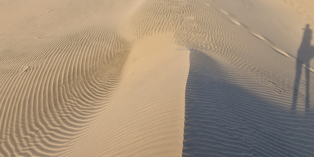 Different wind directions complicate the picture (shadow for scale)