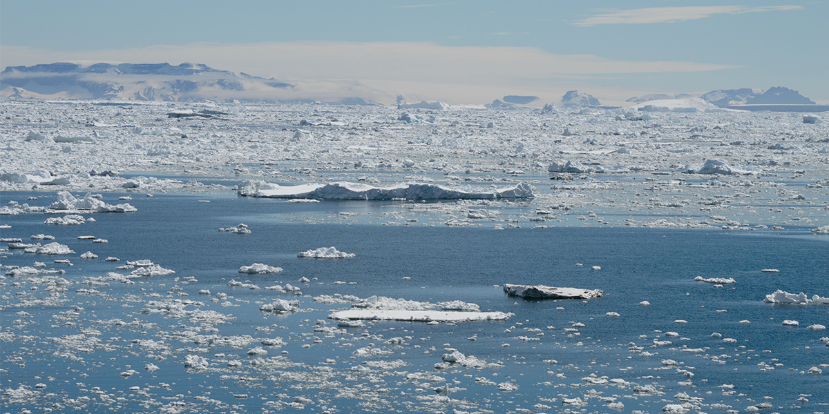  A view of the antarctica, sea and ice. Ice melting at the antarctica, global warming is a present danger for future generations, Gonzalo Solari Cooke/Shutterstock.com