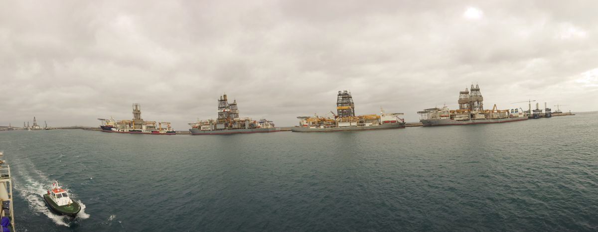 Big drillships outside the harbour of Las Palmas de Gran Canaria