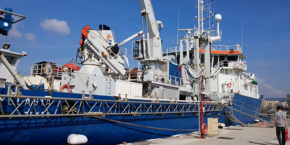 RV Pelagia ready to go. The long ladder frame along its side contains the piston corer to take sediment cores from the sea floor at sometimes 2km depth (day 1).