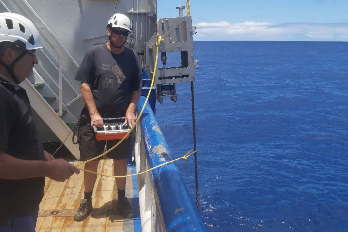 Deployment of the spherecracker. Photo: Luca Possenti