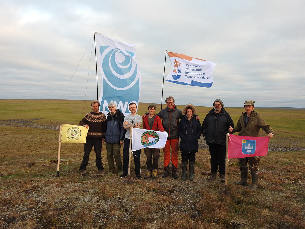 The Dutch-Russian team in their study area, Knipovich Bay, northern Siberia (from left to right): Job ten Horn, Anastasia Popovkina, Misha Zhemchuzhnikov, Thomas Lameris, Jan van Gils, Maria Sukhova, Mikhail Soloviev, and Viktor Golovnyuk.