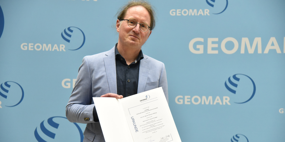 Professor Dr David Thieltges, Royal Netherlands Institute for Sea Research and University of Groningen, was awarded the 29th Petersen Excellence Professorship of the Prof. Dr. Werner Petersen Foundation. Photo: Thomas Eisenkrätzer. GEOMAR