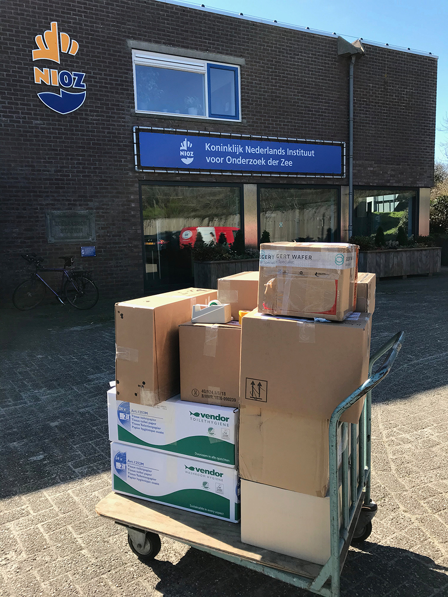 All materials on a cart in front of the NIOZ building