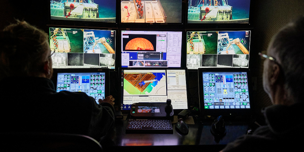 View into the ROV container (photo by Tim Kalvelage)