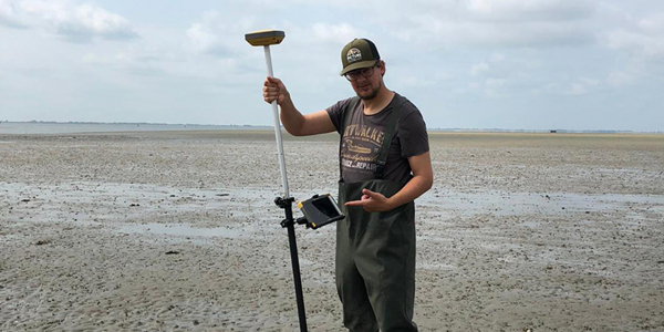 Mapping oyster and mussel reefs