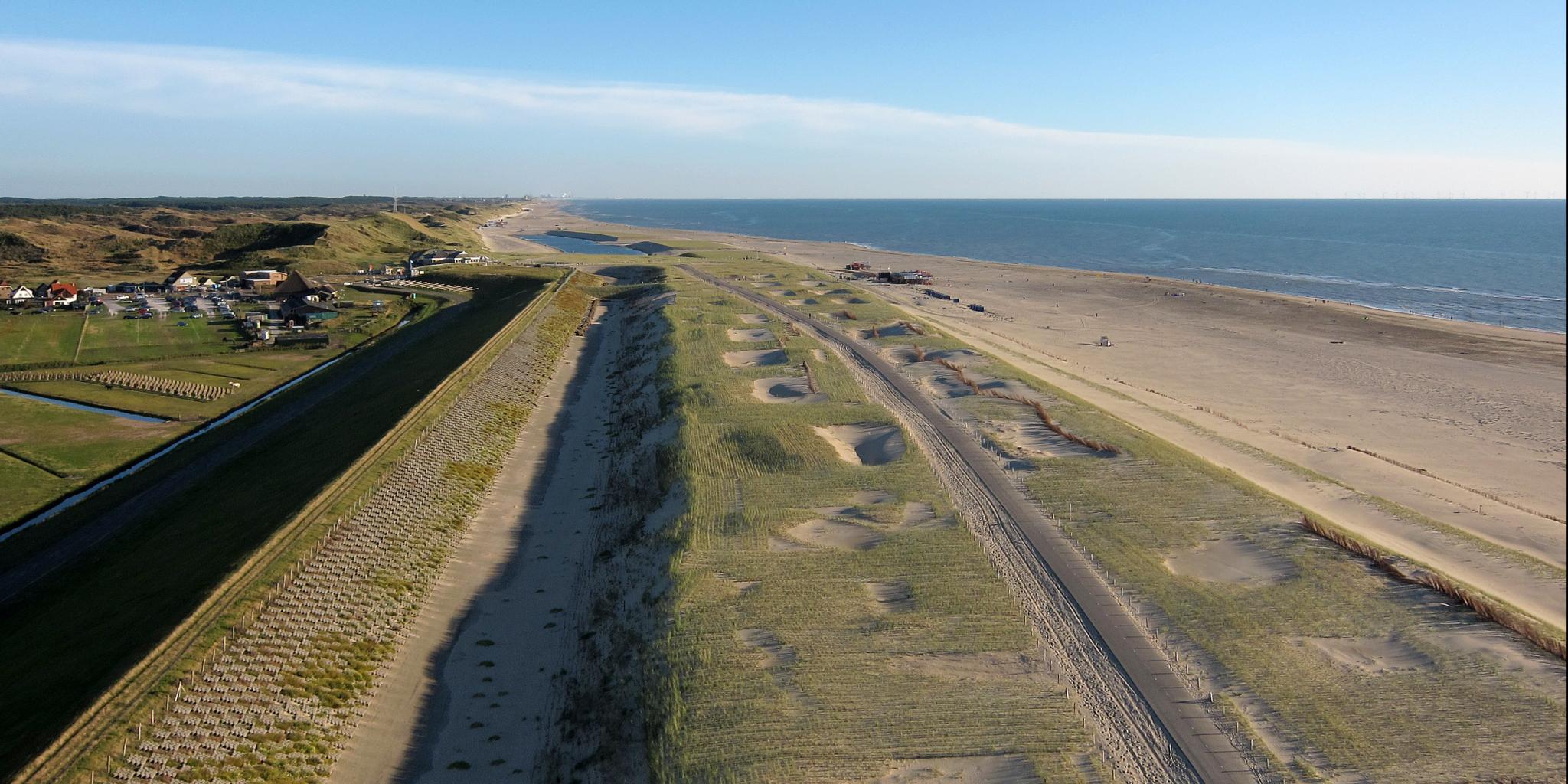 straight forward dunes, looking like dikes made of sand
