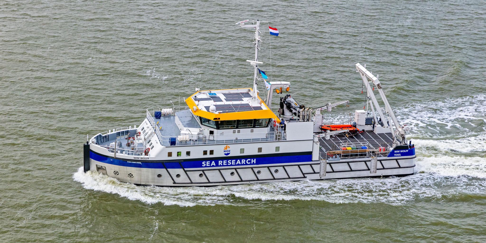 The research vessel Wim Wolff, seen from the side whilst sailing over the Wadden Sea