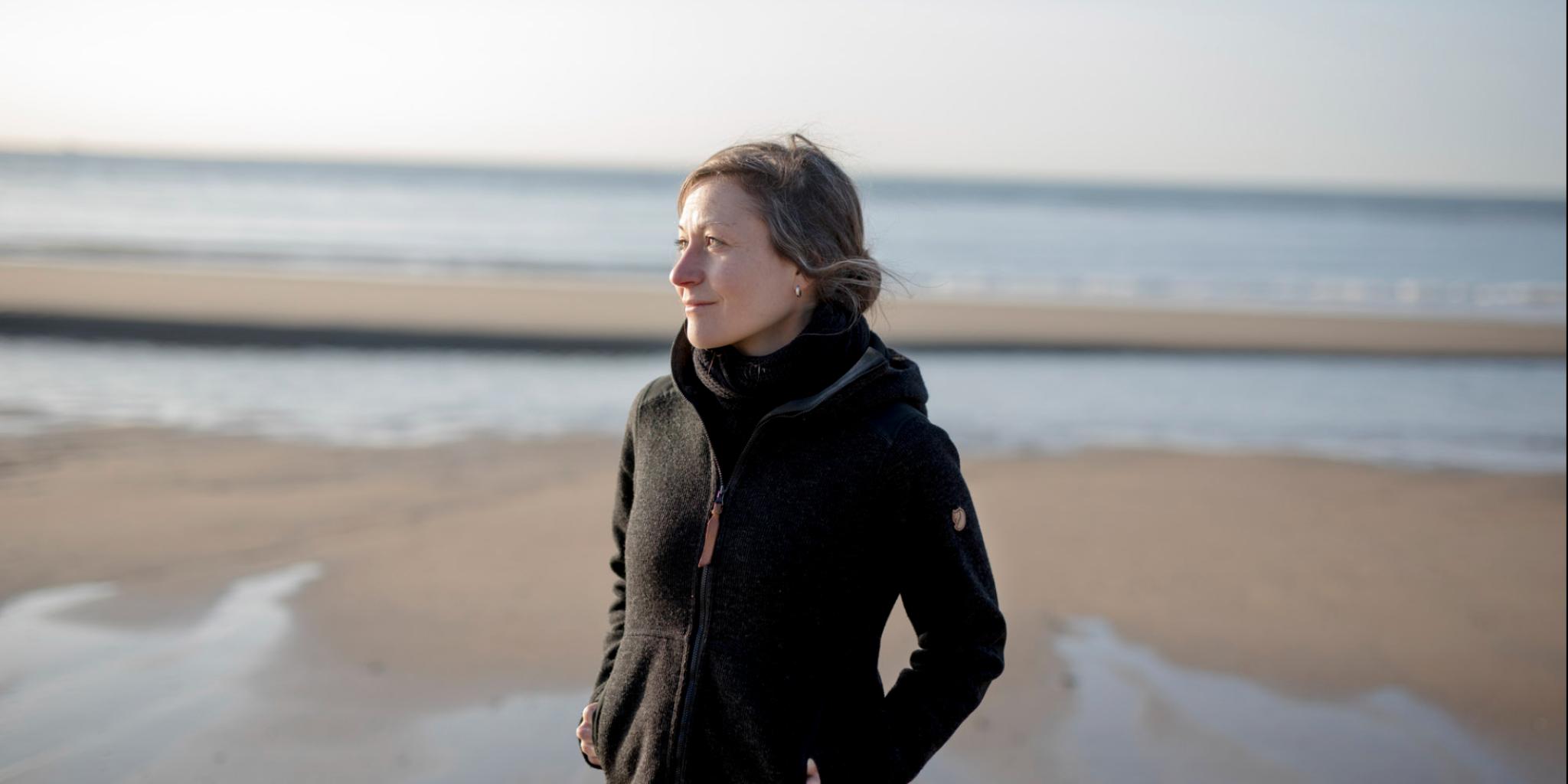 Anja Spang on the beach (photo: Anneke Hymmen)