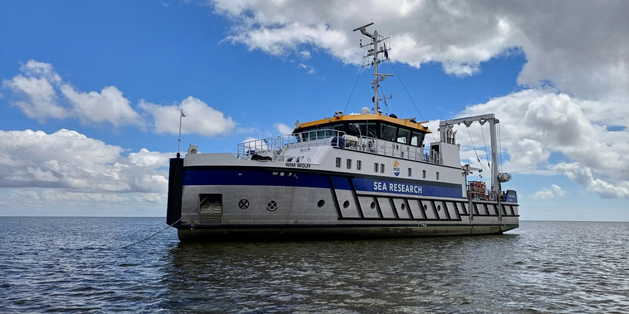 RV Wim Wolff almost falling dry on mudflat 'de Driesprong' during the SIBES sampling expedition in the summer of 2024 (photo: Dennis Mosk)
