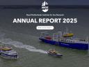 Screenshot van de cover van het jaarverslag 2025 met drie schepen