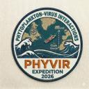 Het logo van de PHYVIR-expeditie op een T-shirt met een schip dat van Kaapverdië naar IJsland vaart